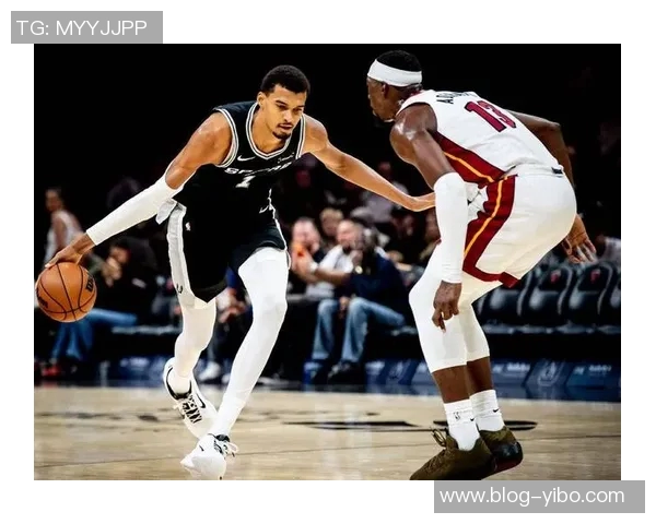 苏群点评马刺表现出色但仍显稚嫩尼克斯下半场展现拼搏精神与强硬防守